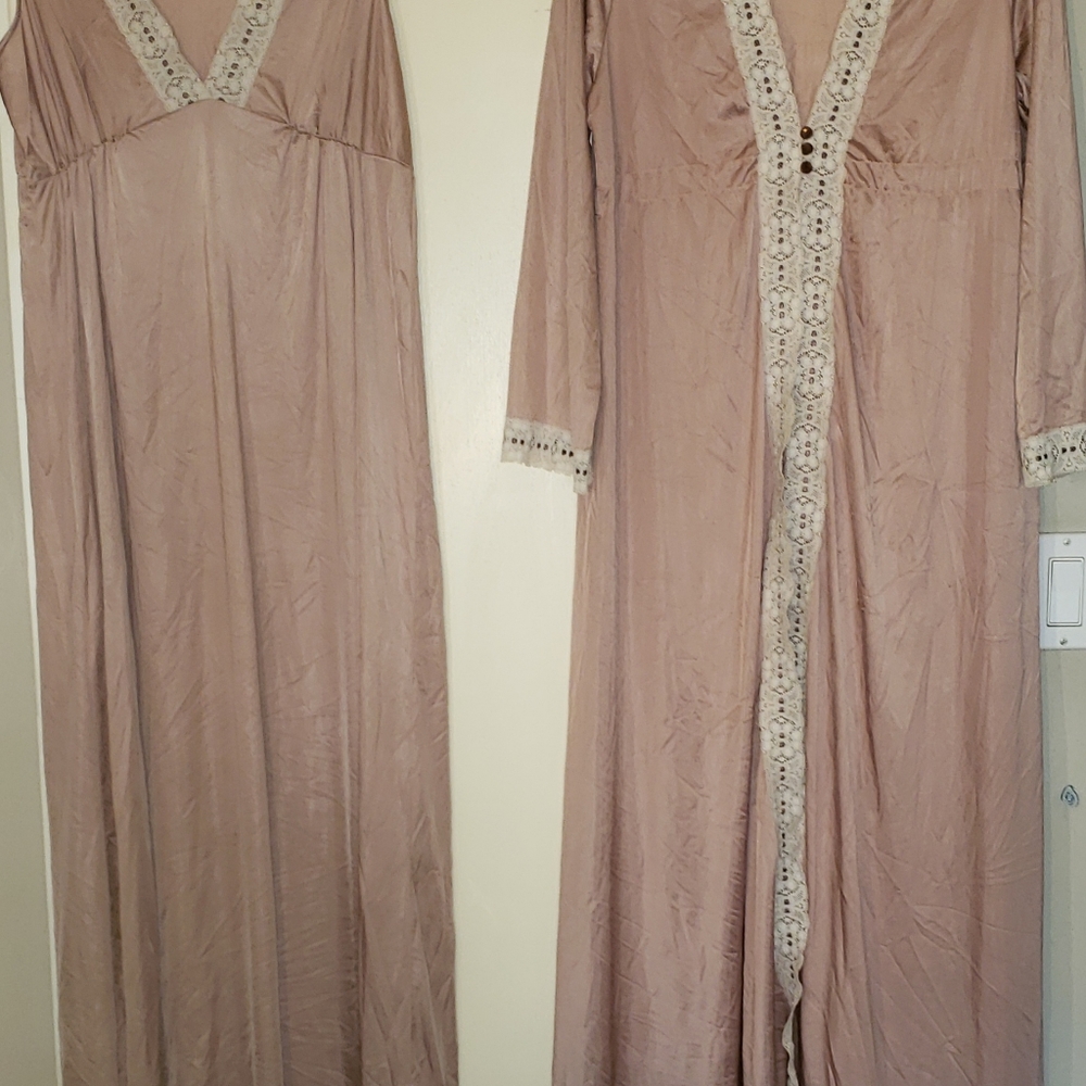 Blush Pink Satin Nightgown With Robe Set Size Medium - Picture 5 of 11